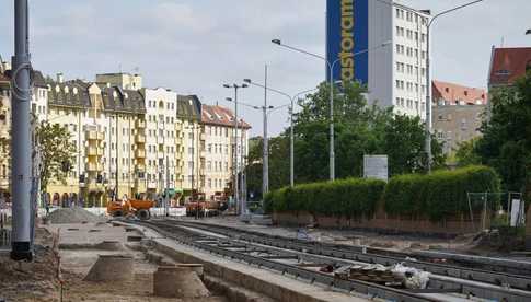 Postęp prac na ulicy Pomorskiej i placu Staszica. To tam znaleziono bombę, która wymusiła ewakuację mieszkańców [Foto]
