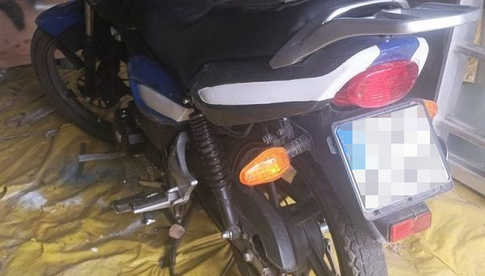 Odzyskano skradziony motocykl i zatrzymano sprawcę kradzieży z włamaniem na terenie Leśnicy