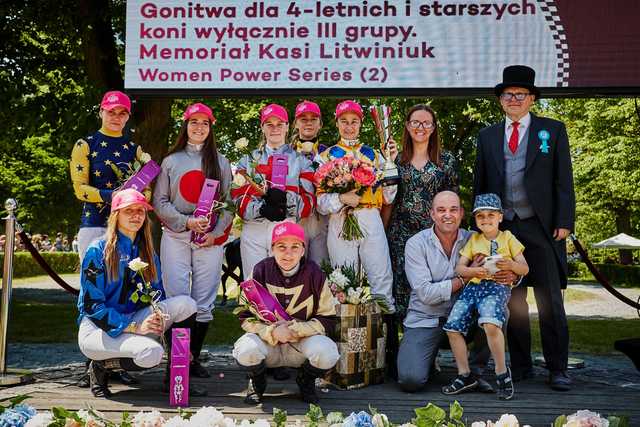 Ale zjawiskowe kreacje! Święto Kapeluszy w ramach Ladies Day i 5. dzień wyścigowy na Partynicach za nami [FOTO]