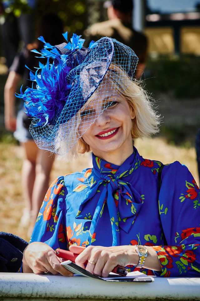 Ale zjawiskowe kreacje! Święto Kapeluszy w ramach Ladies Day i 5. dzień wyścigowy na Partynicach za nami [FOTO]
