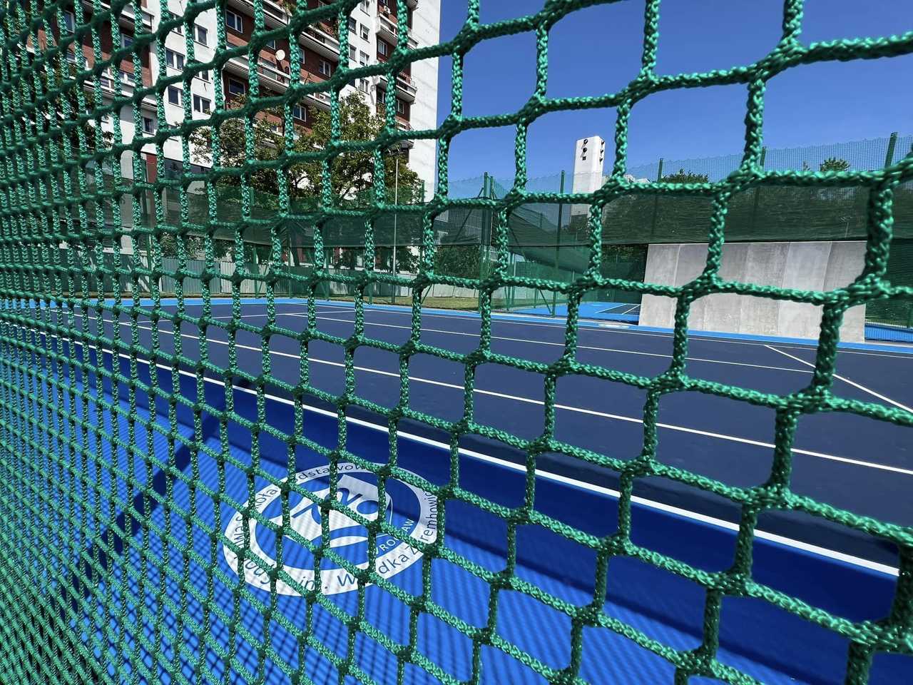 Powstaje nowe miejsce treningowe dla następców Huberta Hurkacza! Kończy się budowa kortów tenisowych przy ul. Trwałej [FOTO]
