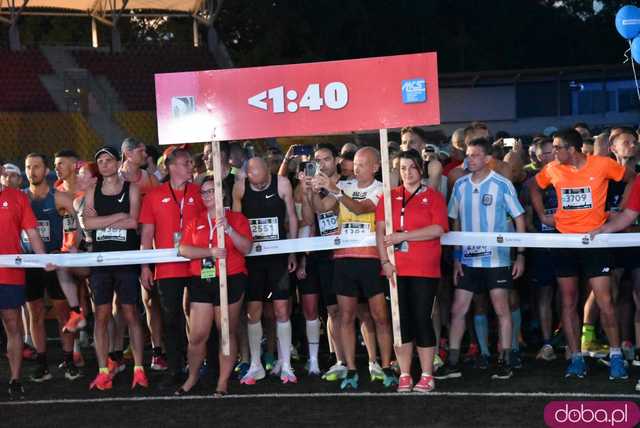 9000 biegaczy wystartowało w 9. Nocnym Półmaratonie [FOTO, WIDEO]