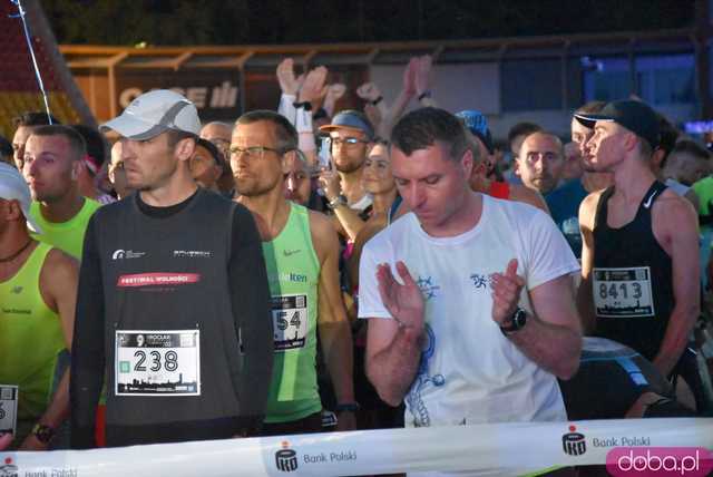 9000 biegaczy wystartowało w 9. Nocnym Półmaratonie [FOTO, WIDEO]