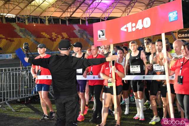 9000 biegaczy wystartowało w 9. Nocnym Półmaratonie [FOTO, WIDEO]