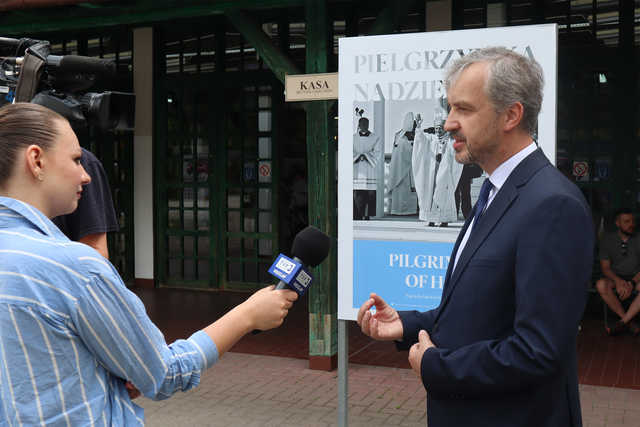 40 lat temu Papież Polak odwiedził Wrocław. Otwarto wystawę fotografii poświęconej wizycie Jana Pawła II [FOTO]
