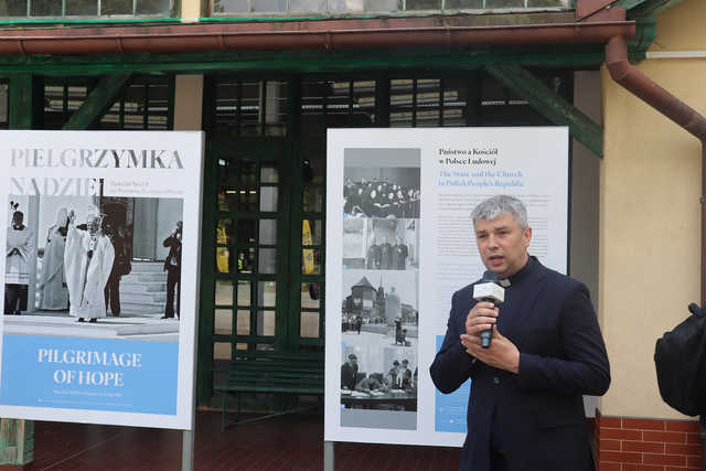 40 lat temu Papież Polak odwiedził Wrocław. Otwarto wystawę fotografii poświęconej wizycie Jana Pawła II [FOTO]