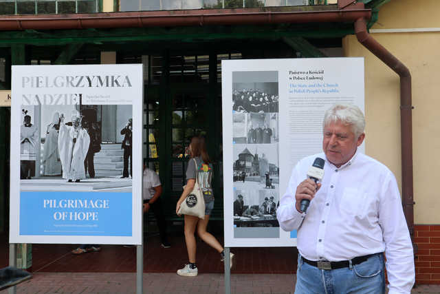 40 lat temu Papież Polak odwiedził Wrocław. Otwarto wystawę fotografii poświęconej wizycie Jana Pawła II [FOTO]