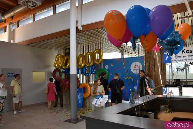 Milionowy klient odwiedził wrocławski aquapark. Teraz może go odwiedzać, ile tylko zechce przez cały rok! [FOTO]
