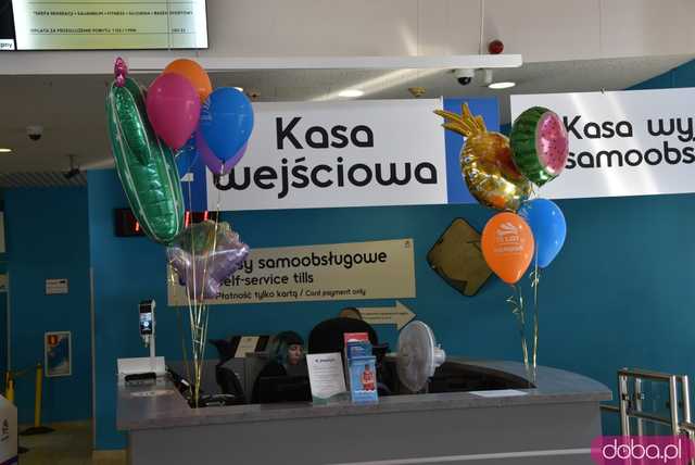 Milionowy klient odwiedził wrocławski aquapark. Teraz może go odwiedzać, ile tylko zechce przez cały rok! [FOTO]