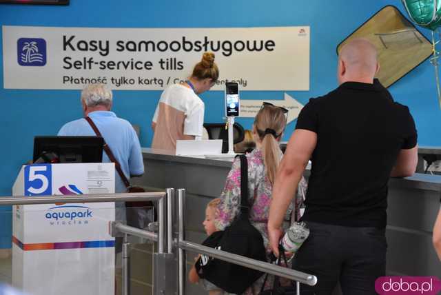 Milionowy klient odwiedził wrocławski aquapark. Teraz może go odwiedzać, ile tylko zechce przez cały rok! [FOTO]