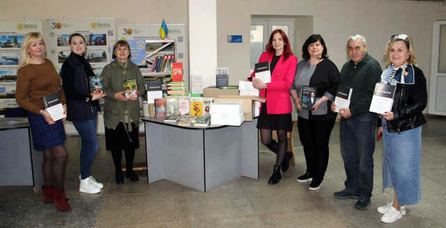 Uroczyste przekazanie książek z Ukrainy Dolnośląskiej Bibliotece Publicznej we Wrocławiu [FOTO]