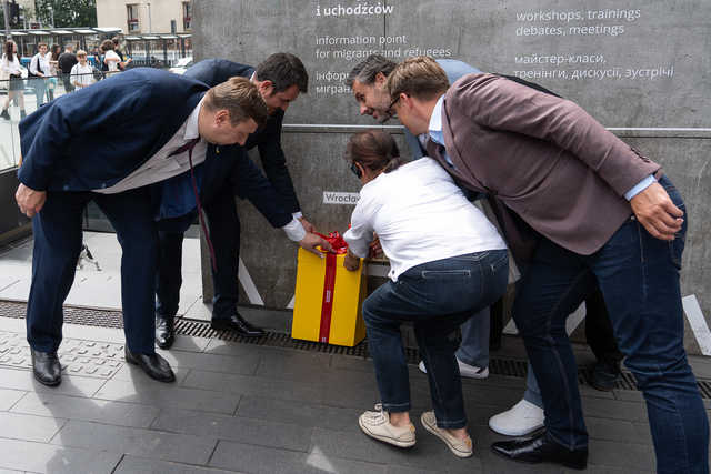 Odsłonięto Unicefka. To krasnal w ramach podziękowań za pomoc Ukrainie [FOTO, SZCZEGÓŁY]