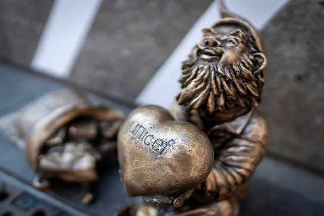 Odsłonięto Unicefka. To krasnal w ramach podziękowań za pomoc Ukrainie [FOTO, SZCZEGÓŁY]