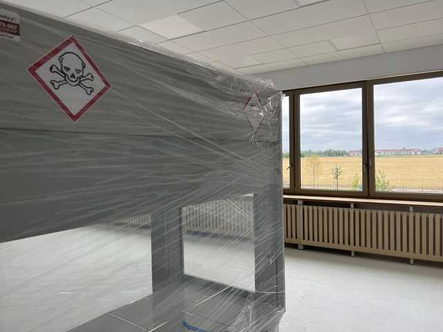 Zobacz, jak postępują prace przy budowie zespołu szkolno-przedszkolnego przy ul. Asfaltowej [FOTO]