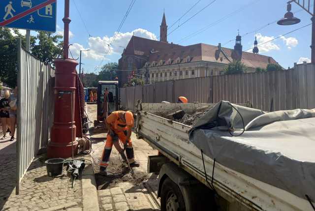 Jak postępują prace na Moście Piaskowym? [FOTO]