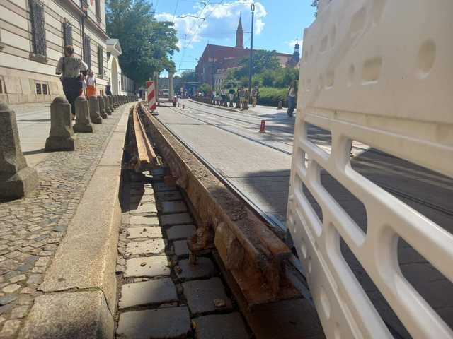 Jak postępują prace na Moście Piaskowym? [FOTO]