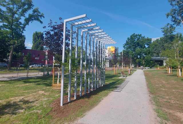Trwa urządzanie skweru przy ulicy Śrubowej [FOTO]