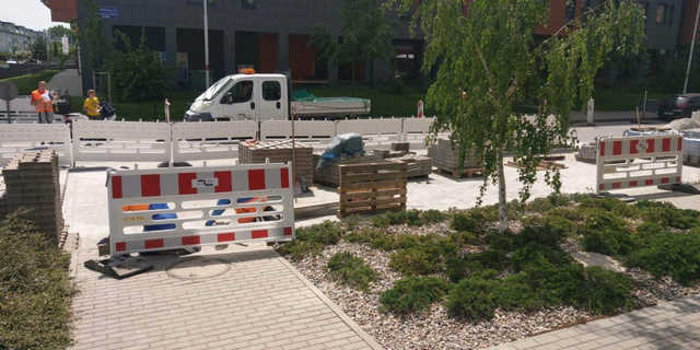 Efekty prac nad przebudowa zatoki parkingowej na Lipie Piotrowskiej