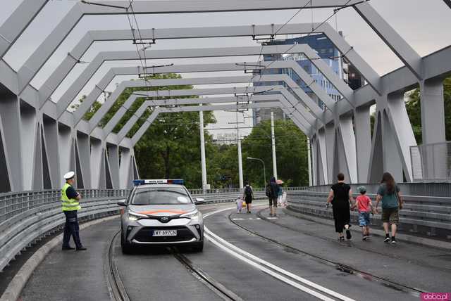 Ikarus, Ogórek, Jelcz PR i wiele innych: Parada autobusów przejechała przez wiadukt na nowej trasie autobusowo-tramwajowej na Nowy Dwór [WIDEO, FOTO]