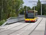 Autobusy jeżdżą nowym wiaduktem w ciągu nowej trasy autobusowo-tramwajowej na Nowy Dwór [FOTO]