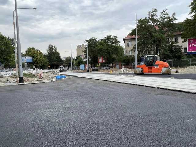 Postępuje przebudowa placu Staszica i ulicy Pomorskiej [FOTO]