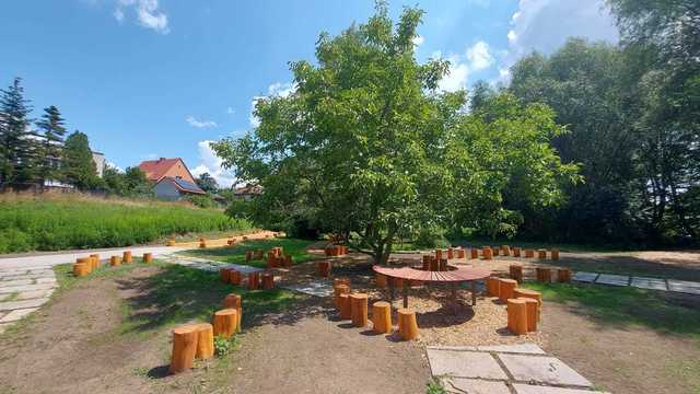 Trwa urządzanie terenu zielonego na Muchoborze Wielkim [FOTO]