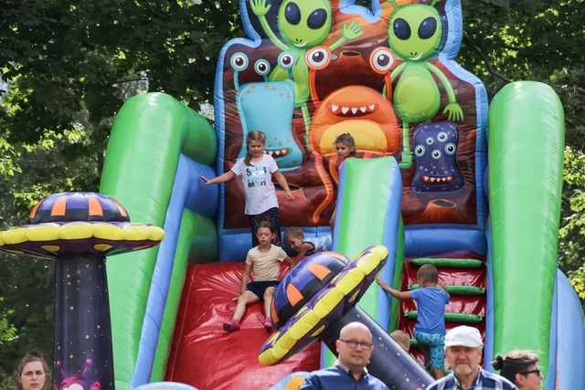 Muchobory połączone! Piknik osiedlowy z okazji otwarcia nowej kładki nad Ślęzą [FOTO]