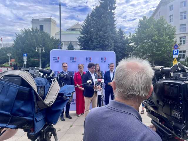 Dość partyjnym gierkom - pokażcie programy wyborcze!