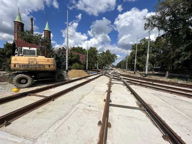 Postęp prac na placu Staszica. Jest już torowisko i rozjazdy tramwajowe [FOTO]