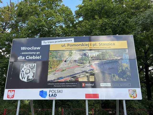 Postęp prac na placu Staszica. Jest już torowisko i rozjazdy tramwajowe [FOTO]