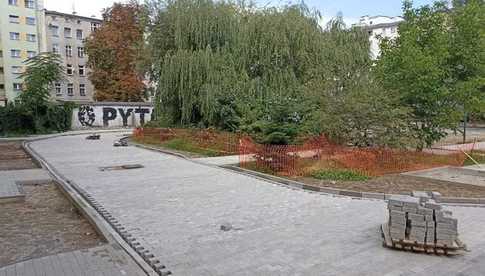 Trwa rewitalizacja podwórka na placu Grunwaldzkim [FOTO]