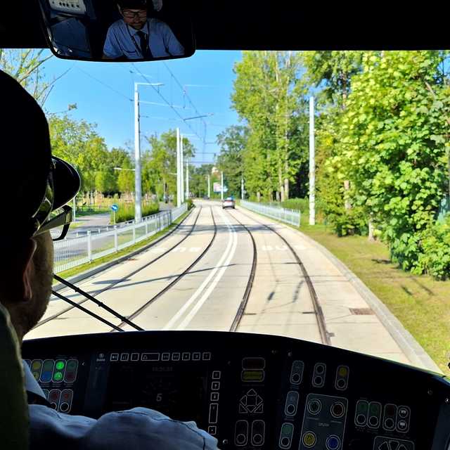 Historyczny moment! Pierwszy tramwaj przejechał przez TAT na Nowy Dwór: Trwają testowe przejazdy ulicą Strzegomską [FOTO]