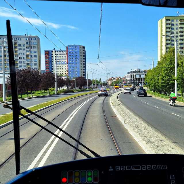 Historyczny moment! Pierwszy tramwaj przejechał przez TAT na Nowy Dwór: Trwają testowe przejazdy ulicą Strzegomską [FOTO]