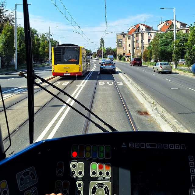 Historyczny moment! Pierwszy tramwaj przejechał przez TAT na Nowy Dwór: Trwają testowe przejazdy ulicą Strzegomską [FOTO]