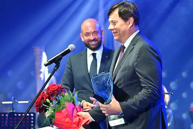 Prezydent Sutryk wręczył nagrody na Forum Ekonomicznym. Trzy wrocławskie firmy wyróżnione [SZCZEGÓŁY, FOTO]