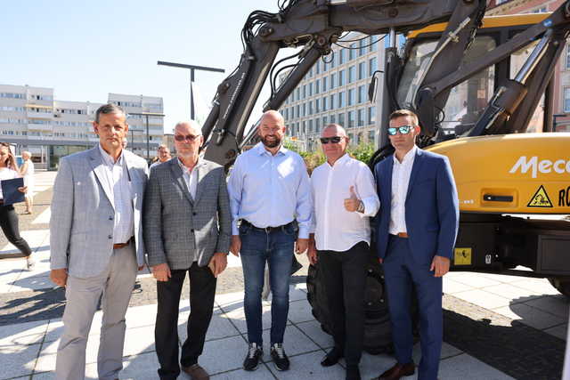 Koniec z betonem na placu Nowy Targ! Podpisano kontrakt na zazielenienie obszaru [SZCZEGÓŁY, FOTO]