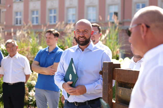 Koniec z betonem na placu Nowy Targ! Podpisano kontrakt na zazielenienie obszaru [SZCZEGÓŁY, FOTO]