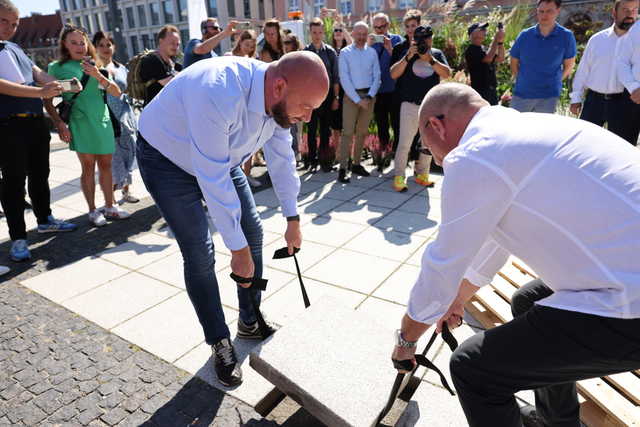 Koniec z betonem na placu Nowy Targ! Podpisano kontrakt na zazielenienie obszaru [SZCZEGÓŁY, FOTO]