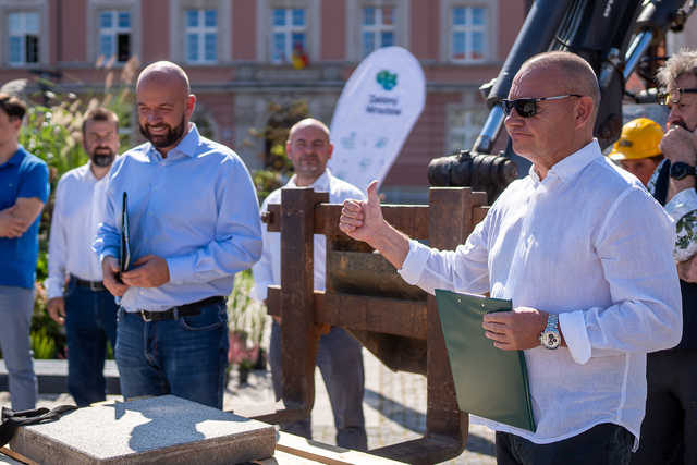 Koniec z betonem na placu Nowy Targ! Podpisano kontrakt na zazielenienie obszaru [SZCZEGÓŁY, FOTO]