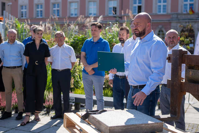 Koniec z betonem na placu Nowy Targ! Podpisano kontrakt na zazielenienie obszaru [SZCZEGÓŁY, FOTO]