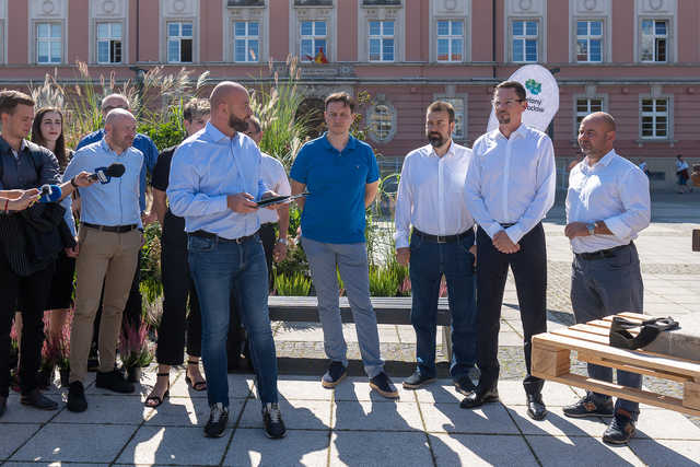Koniec z betonem na placu Nowy Targ! Podpisano kontrakt na zazielenienie obszaru [SZCZEGÓŁY, FOTO]