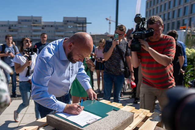 Koniec z betonem na placu Nowy Targ! Podpisano kontrakt na zazielenienie obszaru [SZCZEGÓŁY, FOTO]
