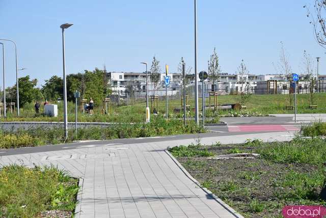 [FOTO] Ulica Asfaltowa stała się... asfaltowa! Zakończono budowę arterii łączącej Jagodno i Wojszycami
