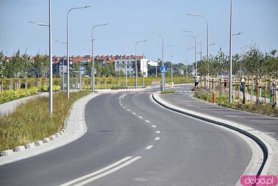 [FOTO] Ulica Asfaltowa stała się... asfaltowa! Zakończono budowę arterii łączącej Jagodno i Wojszycami