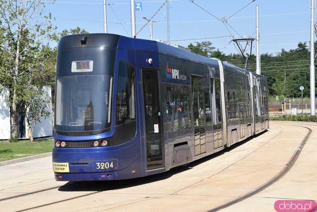 [FOTO] Tak prezentuje się nowa pętla autobusowo-tramwajowa na Nowym Dworze. Od niedzieli dojeżdżają tam dwie linie tramwajowe