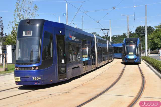 [FOTO] Tak prezentuje się nowa pętla autobusowo-tramwajowa na Nowym Dworze. Od niedzieli dojeżdżają tam dwie linie tramwajowe