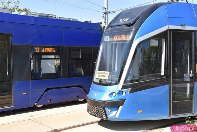 [FOTO] Tak prezentuje się nowa pętla autobusowo-tramwajowa na Nowym Dworze. Od niedzieli dojeżdżają tam dwie linie tramwajowe