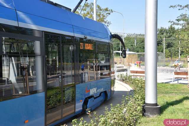 [FOTO] Tak prezentuje się nowa pętla autobusowo-tramwajowa na Nowym Dworze. Od niedzieli dojeżdżają tam dwie linie tramwajowe