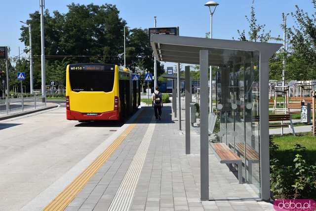 [FOTO] Tak prezentuje się nowa pętla autobusowo-tramwajowa na Nowym Dworze. Od niedzieli dojeżdżają tam dwie linie tramwajowe