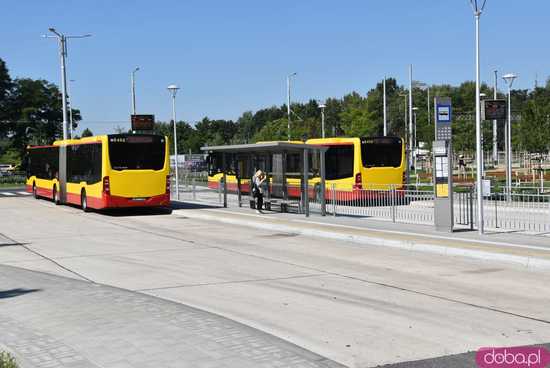 [FOTO] Tak prezentuje się nowa pętla autobusowo-tramwajowa na Nowym Dworze. Od niedzieli dojeżdżają tam dwie linie tramwajowe